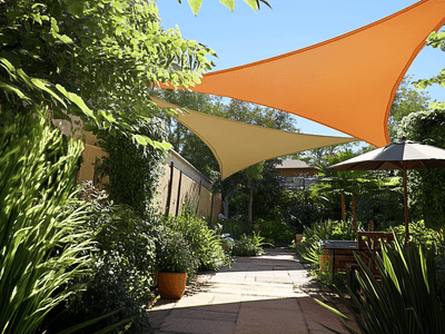 Sonnensegel oder Sonnenschirm: Welche Option ist die richtige für dich?